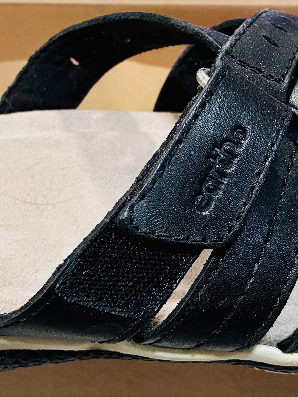 Earth Origins Black Decorative Strappy Slip-On Sandals Size 11 Wide - Picture 3 of 7